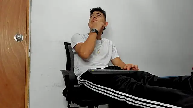 andrew rose  online show from 04-08-26, 10:55