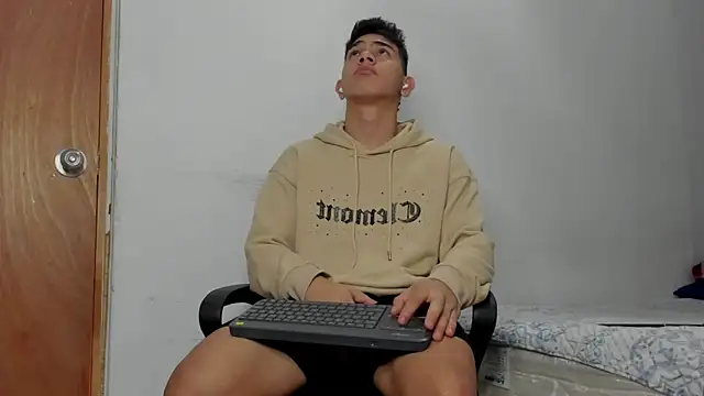 andrew rose  online show from 03-27-26, 03:35