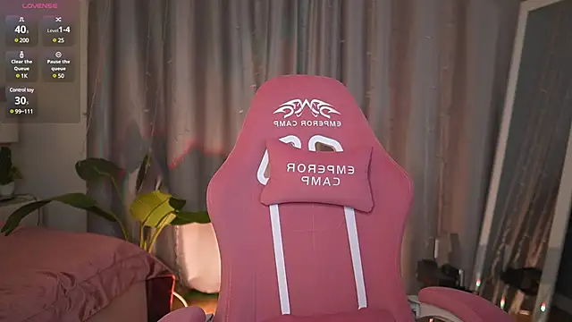 Snapshot of Lala_Land_ chatting on 02-21-25, 04:48 Lala Land online show from 02-21-25, 04:48