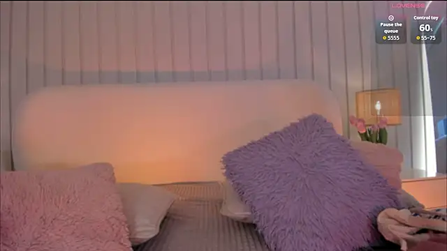 Snapshot of Megan-holly chatting on 04-23-26, 04:19 Megan-holly online show from 04-23-26, 04:19