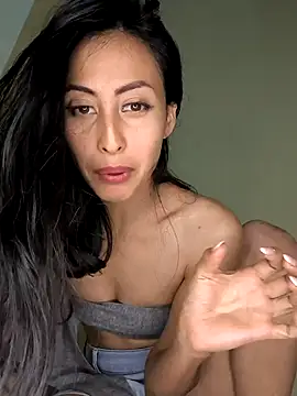 Snapshot of Anahi_cake chatting on 03-18-25, 11:31 Anahi cake online show from 03-18-25, 11:31