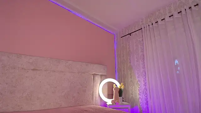 VeronicaMartiin online show from 10-31-25, 09:32