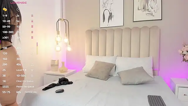 Snapshot of LindaRey_ chatting on 02-20-25, 02:18 LindaRey  online show from 02-20-25, 02:18