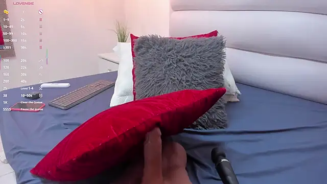 Snapshot of LindaRey_ chatting on 03-10-25, 04:49 LindaRey  online show from 03-10-25, 04:49