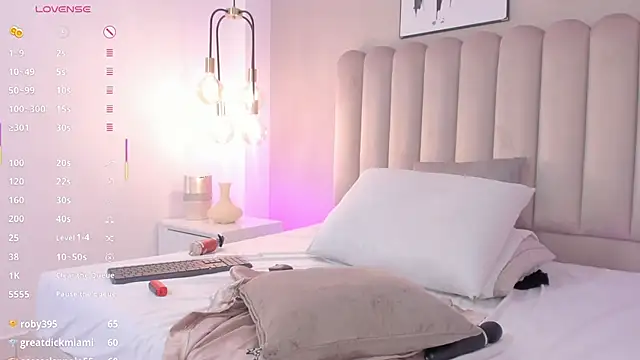 Snapshot of LindaRey_ chatting on 02-26-25, 07:23 LindaRey  online show from 02-26-25, 07:23