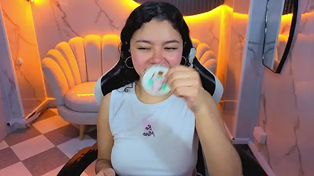 victoria castillo b online show from 02-03-26, 07:52