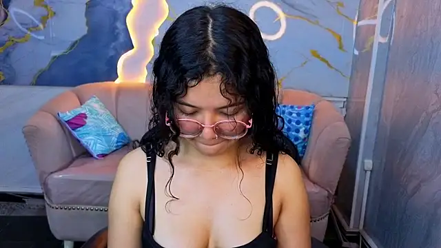 victoria castillo b online show from 04-16-26, 07:47