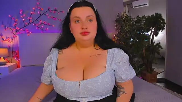 Snapshot of MonaSteele chatting on 05-21-26, 12:13 MonaSteele online show from 05-21-26, 12:13