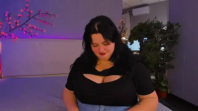 Snapshot of MonaSteele chatting on 05-28-26, 12:00 MonaSteele online show from 05-28-26, 12:00