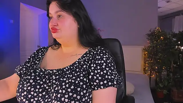 Snapshot of MonaSteele chatting on 05-15-26, 05:27 MonaSteele online show from 05-15-26, 05:27