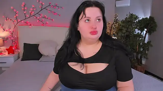 Snapshot of MonaSteele chatting on 02-23-26, 01:01 MonaSteele online show from 02-23-26, 01:01