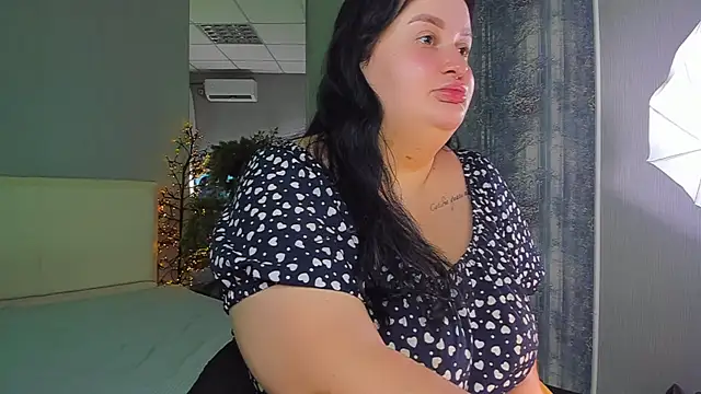 Snapshot of MonaSteele chatting on 06-25-26, 12:32 MonaSteele online show from 06-25-26, 12:32