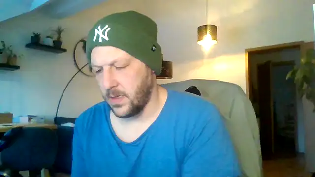 Snapshot of BennyLommy chatting on 02-09-26, 03:32 BennyLommy online show from 02-09-26, 03:32