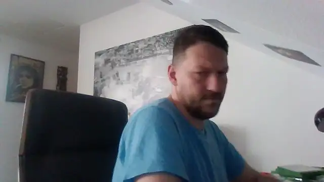 Snapshot of BennyLommy chatting on 02-12-25, 01:16 BennyLommy online show from 02-12-25, 01:16