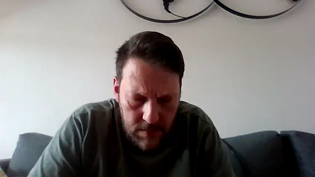 Snapshot of BennyLommy chatting on 04-27-26, 02:04 BennyLommy online show from 04-27-26, 02:04