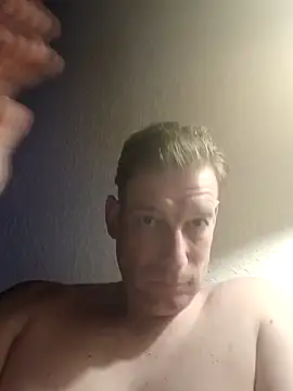 Snapshot of MArciQuarky chatting on 03-12-25, 11:33 MArciQuarky online show from 03-12-25, 11:33