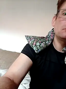 Snapshot of MArciQuarky chatting on 02-15-25, 01:05 MArciQuarky online show from 02-15-25, 01:05