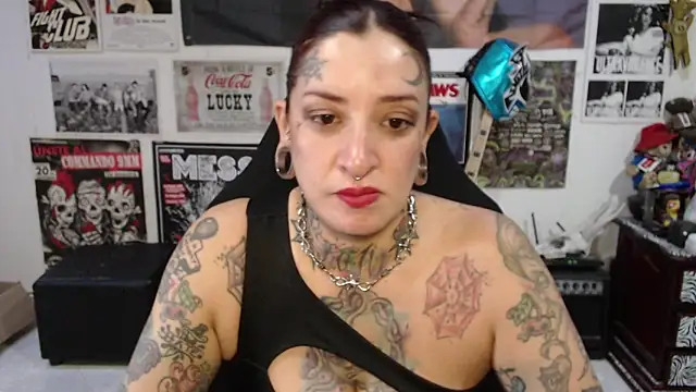 Snapshot of Rollyderolandia666 chatting on 05-05-26, 08:23 Rollyderolandia666 online show from 05-05-26, 08:23