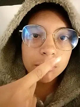 Emmapark  online show from 12-21-25, 11:34