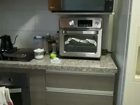 littlelatinhunter online show from 12-23-25, 11:09