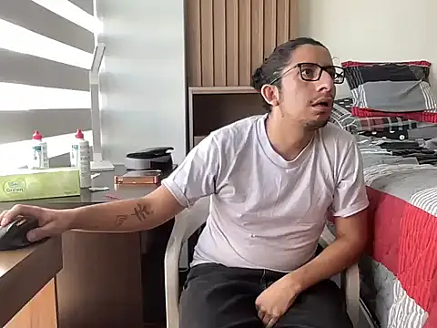 littlelatinhunter online show from 12-01-25, 02:29