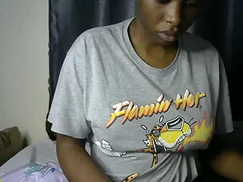 Snapshot of Novah_ chatting on 06-20-26, 03:06 Novah online show from 06-20-26, 03:06