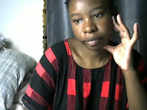 Snapshot of Novah_ chatting on 06-04-26, 02:49 Novah online show from 06-04-26, 02:49