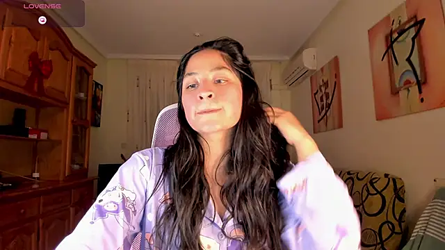 Snapshot of bella_apont chatting on 02-17-25, 06:28 bella apont online show from 02-17-25, 06:28