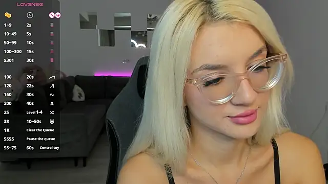 Snapshot of LovelyBianca chatting on 10-08-25, 11:05 LovelyBianca online show from 10-08-25, 11:05