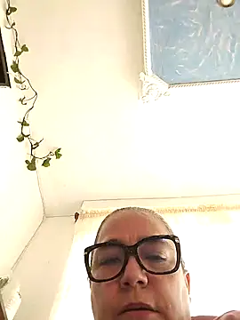 Snapshot of MARIANMILLS__ chatting on 12-19-24, 08:13 MARIANMILLS online show from 12-19-24, 08:13