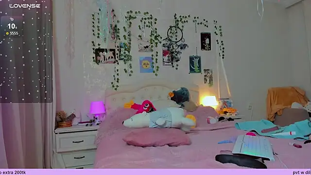 Snapshot of Neko_kitsune1 chatting on 02-11-25, 02:35 Neko kitsune1 online show from 02-11-25, 02:35