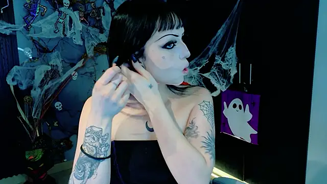 Madison Jackson online show from 10-30-25, 07:44