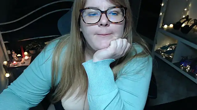 Snapshot of ZoeyLey chatting on 03-27-26, 11:27 ZoeyLey online show from 03-27-26, 11:27