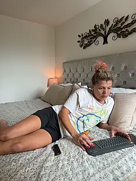 Georgiafox online show from 10-28-25, 04:28