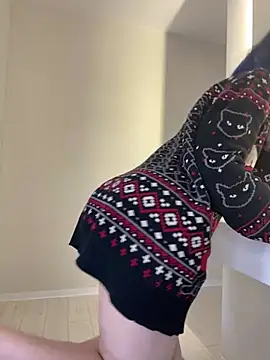 Snapshot of Erotic_Synth_Goddess chatting on 12-29-24, 11:40 Erotic Synth Goddess online show from 12-29-24, 11:40