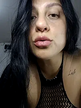 whitegirl0122 online show from 12-17-25, 08:25