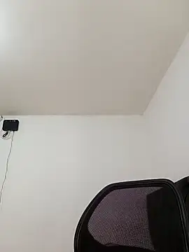 whitegirl0122 online show from 11-08-25, 08:23