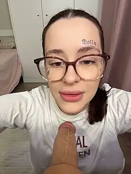 Snapshot of fuckdoll_18 chatting on 12-17-25, 08:19 fuckdoll 18 online show from 12-17-25, 08:19