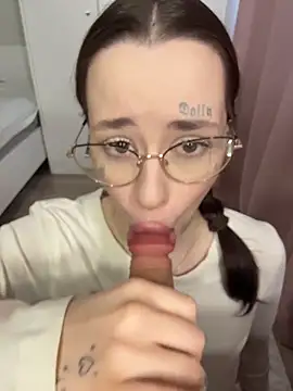 Snapshot of fuckdoll_18 chatting on 10-25-25, 09:08 fuckdoll 18 online show from 10-25-25, 09:08