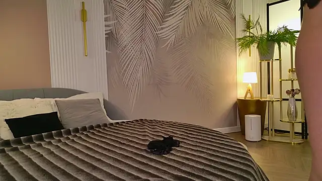 Miley Smile online show from 02-22-26, 08:17