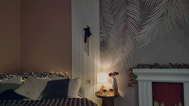 Miley Smile online show from 12-15-25, 05:35