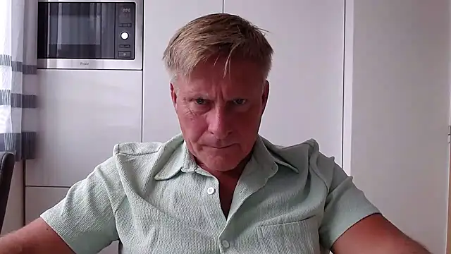 johnnym1 online show from 09-12-25, 01:55