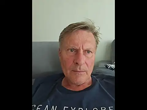Snapshot of johnnym1 chatting on 05-10-26, 03:14 johnnym1 online show from 05-10-26, 03:14
