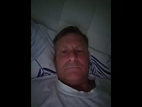 Snapshot of johnnym1 chatting on 06-01-26, 04:13 johnnym1 online show from 06-01-26, 04:13