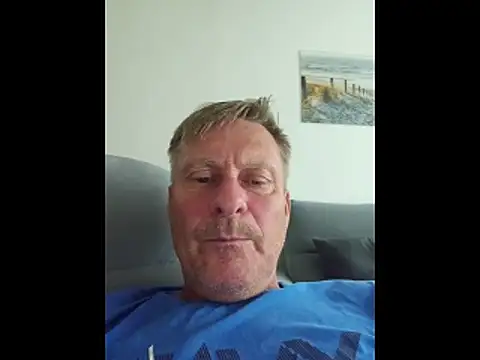 Snapshot of johnnym1 chatting on 06-10-26, 10:05 johnnym1 online show from 06-10-26, 10:05