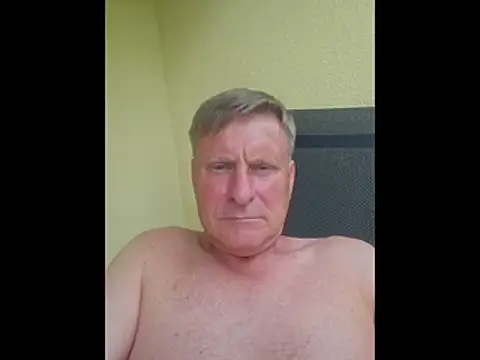 Snapshot of johnnym1 chatting on 06-04-26, 01:16 johnnym1 online show from 06-04-26, 01:16