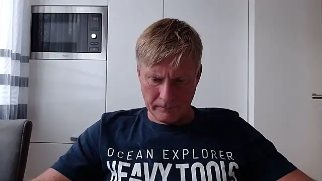 johnnym1 online show from 10-01-25, 02:43