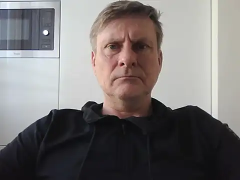 johnnym1 online show from 02-05-25, 09:36