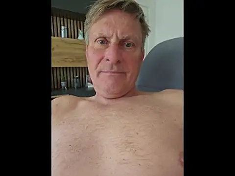 johnnym1 online show from 04-22-26, 01:40