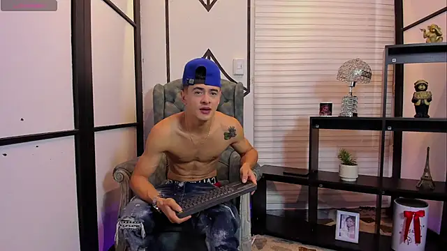 JuniorMorris  online show from 10-02-25, 09:40